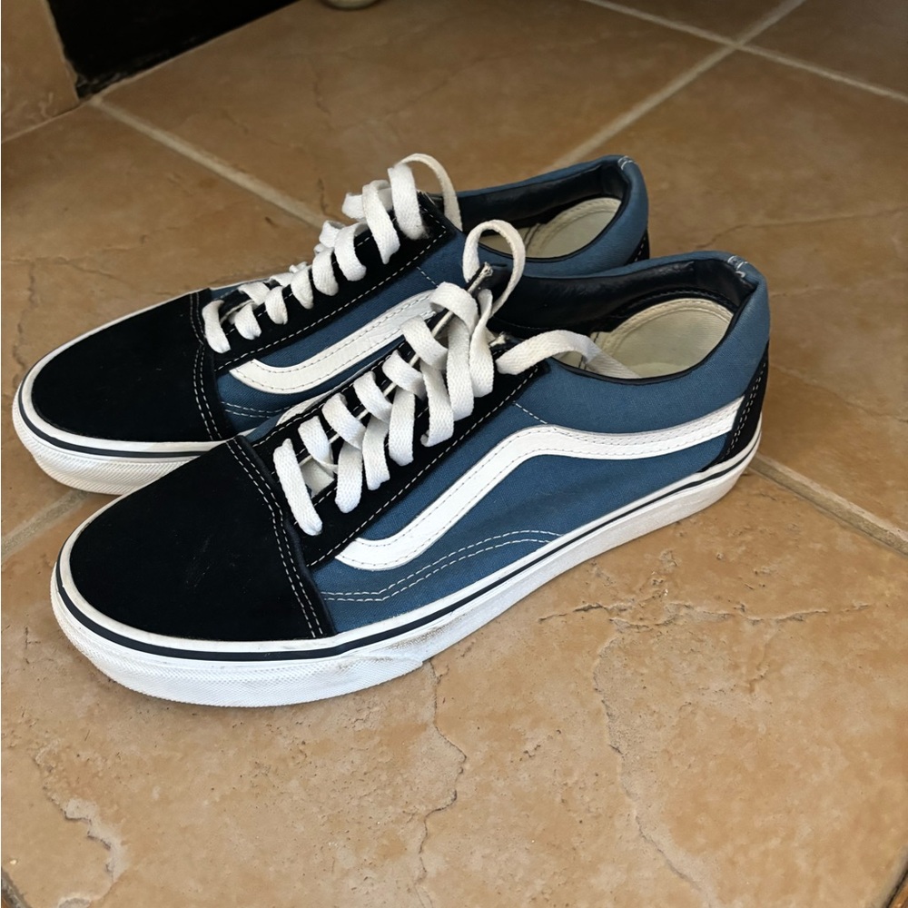 VANS like new,  women’s or Men's Black and Navy Sneakers - Picture 2 of 7